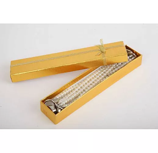 Белые оковы на ноги из бус