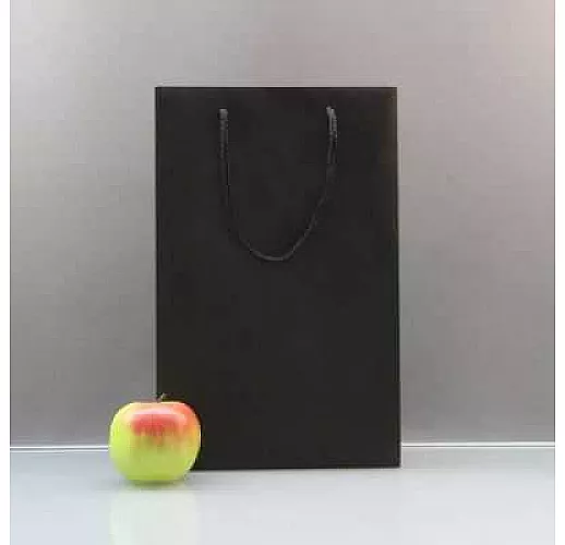 Чёрный бумажный пакет для покупок - 23 х 36 х 10 см.