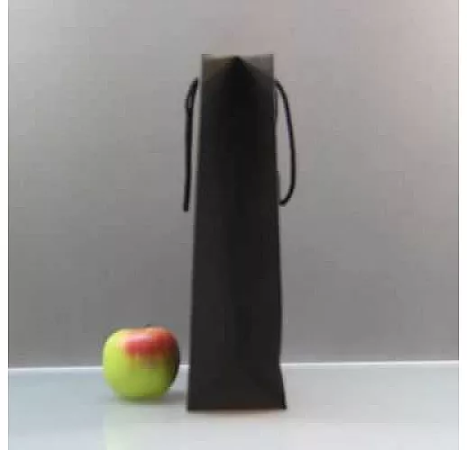 Чёрный бумажный пакет для покупок - 23 х 36 х 10 см.