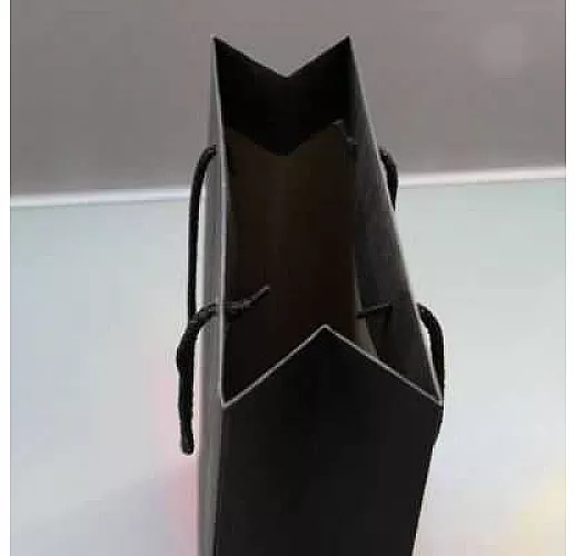 Чёрный бумажный пакет для покупок - 23 х 36 х 10 см.