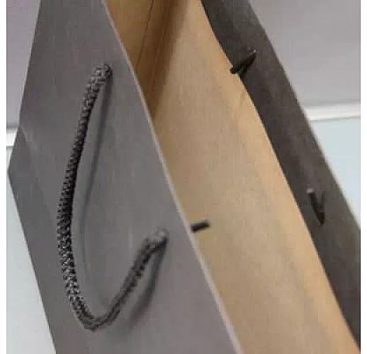 Чёрный бумажный пакет для покупок - 35 х 25 х 10 см.