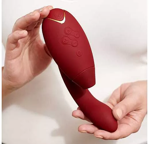 Бордовый стимулятор Womanizer DUO с вагинальным отростком