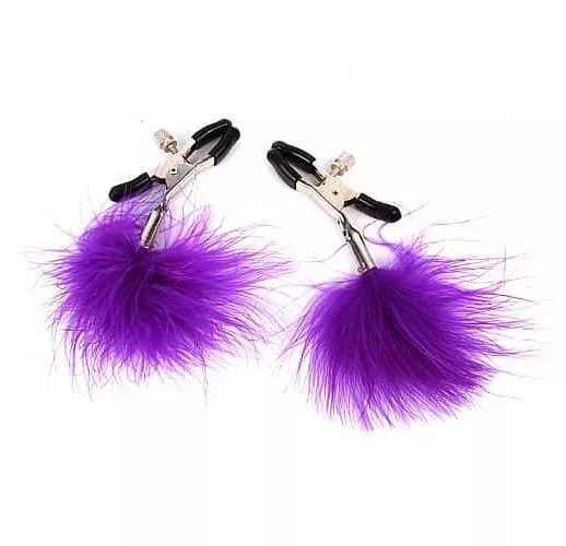 Металлические зажимы на соски с фиолетовым пушком