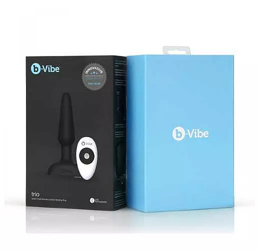 Чёрная анальная вибропробка с 3 источниками вибрации TRIO REMOTE CONTROL PLUG BLACK - 13,5 см. /черный