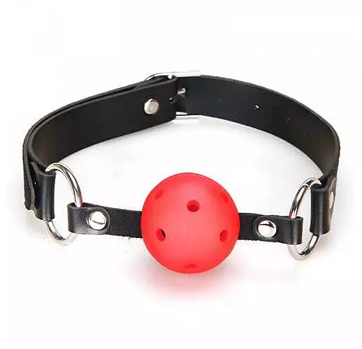 Кляп-шарик на ремне с возможностью дышать