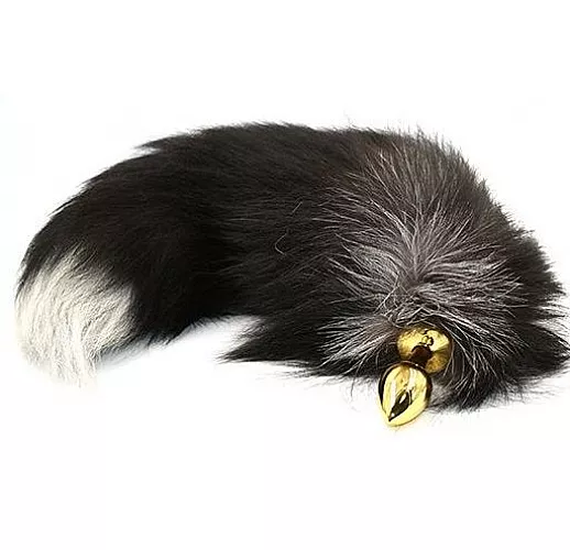 Золотистая алюминиевая анальная пробка с чёрно-белым хвостом из натурального меха