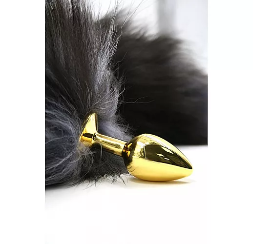Золотистая алюминиевая анальная пробка с чёрно-белым хвостом из натурального меха