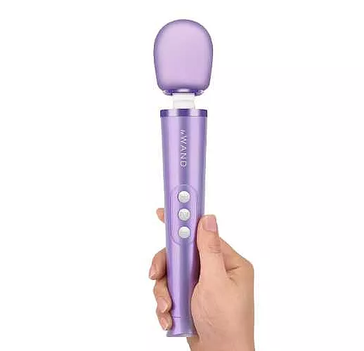 Фиолетовый жезловый мини-вибратор Le Wand c 6 режимами вибрации