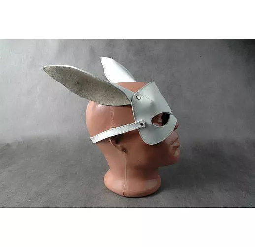 Белая кожаная маска на верхнюю часть лица "Е-РАБбит"