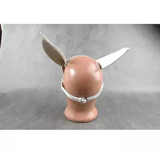 Белая кожаная маска на верхнюю часть лица "Е-РАБбит"