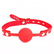 Красный силиконовый кляп-шар Notabu "BDSM Ball R." с металлическими клёпками и на регулируемом ремне