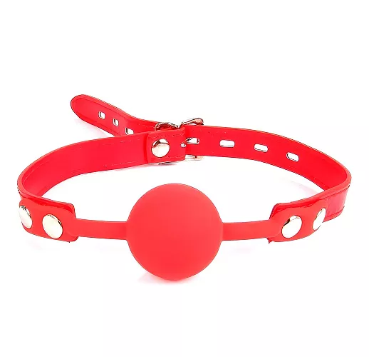 Красный силиконовый кляп-шар Notabu "BDSM Ball R." с металлическими клёпками и на регулируемом ремне Красный силиконовый кляп-шар Notabu "BDSM Ball R." с металлическими клёпками и на регулируемом ремне