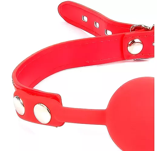 Красный силиконовый кляп-шар Notabu "BDSM Ball R." с металлическими клёпками и на регулируемом ремне Красный силиконовый кляп-шар Notabu "BDSM Ball R." с металлическими клёпками и на регулируемом ремне
