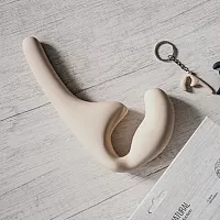 Бежевый силиконовый безремневой страпон Seduction Beige с клиторальным отростком - 20,5 см.