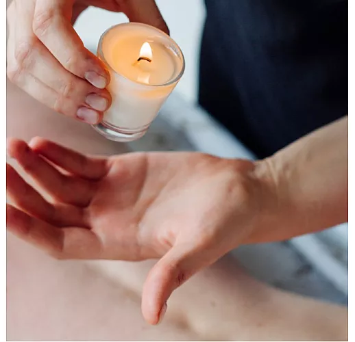 Массажная свеча "At Sunrise" с насыщенно-сладким ароматом, оттенками табака и какао - 50 мл.