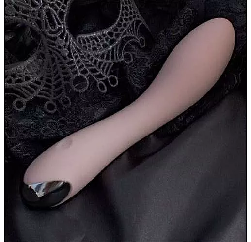 Нежно-розовый вибростимулятор Loving - 18 см.