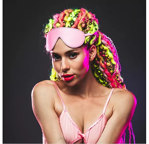 Эффектная закрытая маска Party Hard "Shy Pink" с бархатистой подкладкой Эффектная закрытая маска Party Hard "Shy Pink" с бархатистой подкладкой