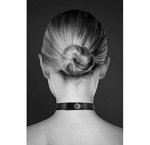 Чёрный чокер с кольцом в форме сердца