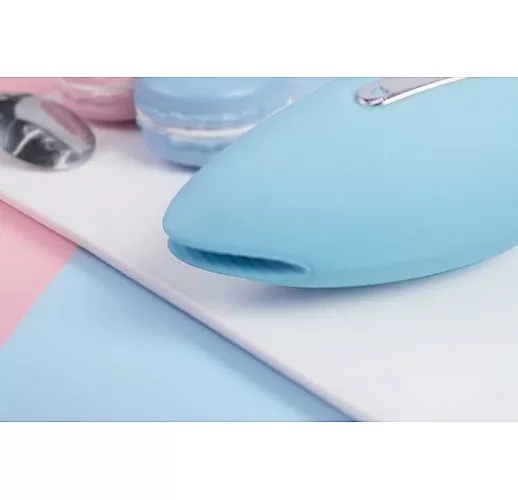 Голубой вибростимулятор клитора Candy с эффектом "поцелуя рыбки"