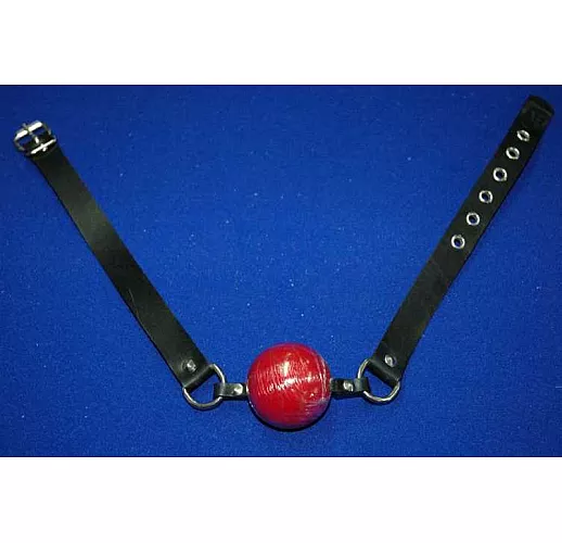 Красный кляп-шар "Замолчи" на кожаных ремешках