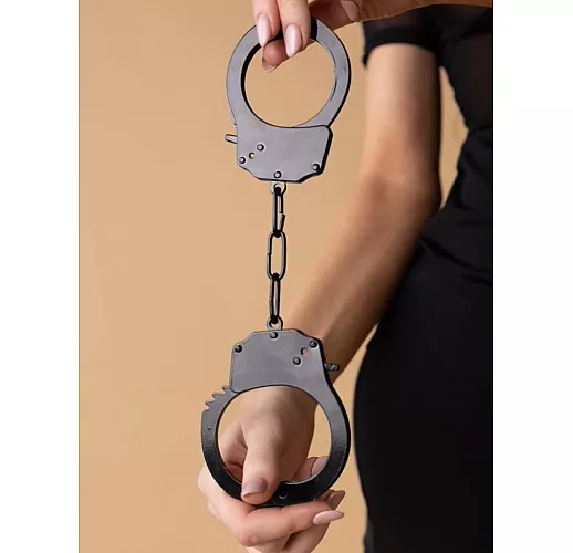 Черные стальные наручники Le Frivole "Be Mine Steel" в классическом исполнении