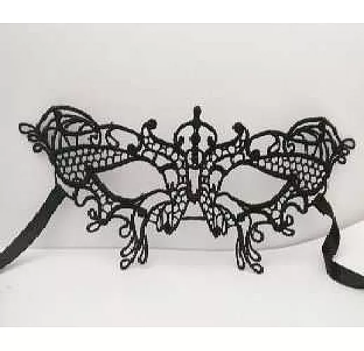 Ажурная маска в венецианском стиле черный
