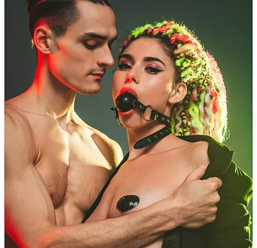 Чёрный кляп-шар Party Hard "Bare" с брутальными металлическими шипами