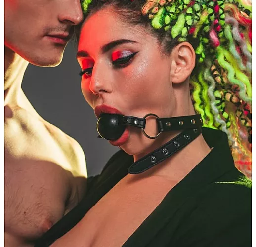 Чёрный кляп-шар Party Hard "Bare" с брутальными металлическими шипами