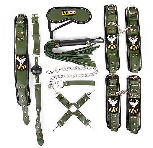 Набор в армейской тематике: наручники, оковы, ошейник с поводком, кляп, маска, плеть, фиксатор