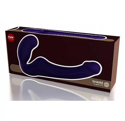 Безремневой фиолетовый страпон Share